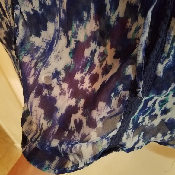 ❤3/$20❤Express blue sheer top - Picture 3 of 6